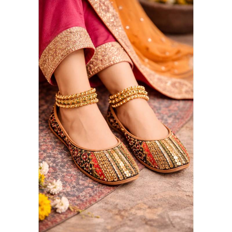 SCENTRA Women's Comfort Juttis - Multi-Color (EURO 36)