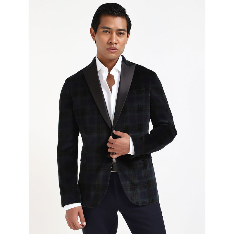 Tommy Hilfiger Velvet Peak Lapel Tuxedo (50)