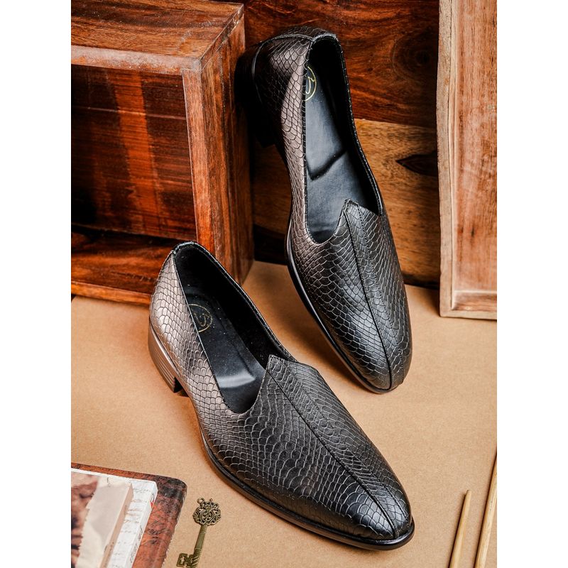 NR BY NIDHI RATHI Black Textured Slip On Mojaris for Men (EURO 44)
