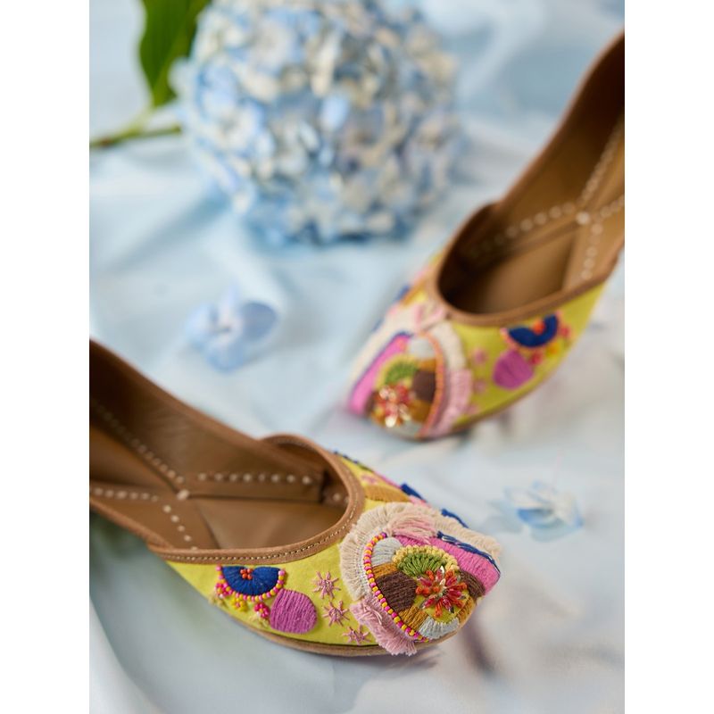 Gajra Gang Multi-Color Thread Hand Embroidered Leather Juttis GGFW07 (EURO 36)