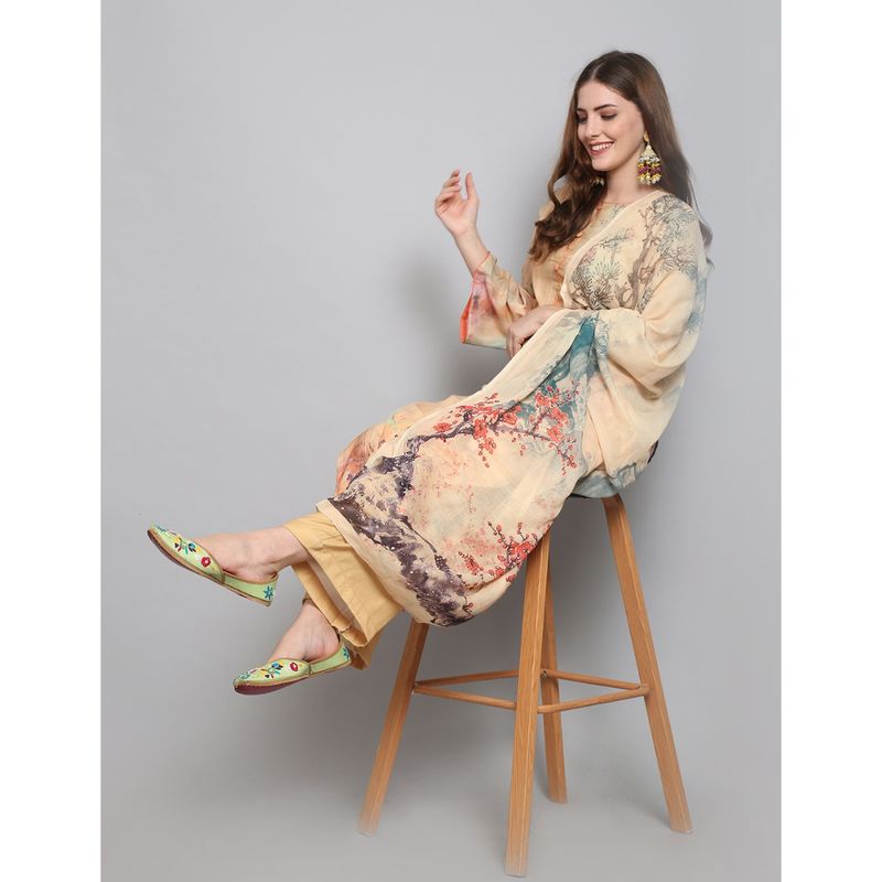 Gulnaar Ivory Embellished Jutti