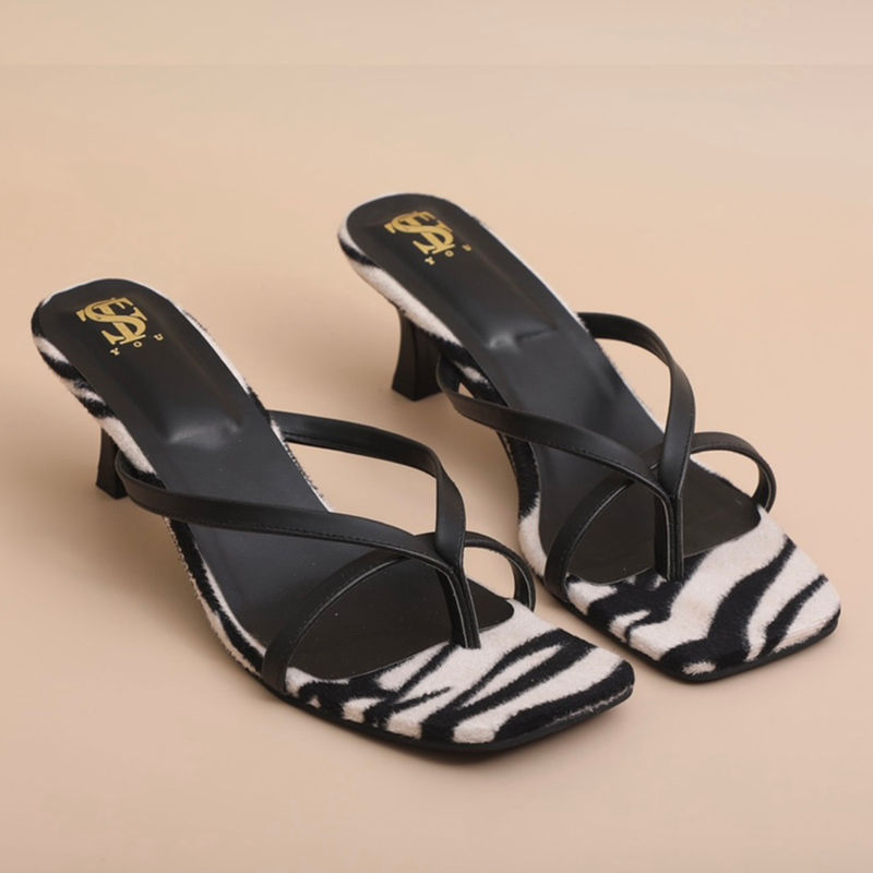 Shoe that fits you Black & White Square Toe Heels (EURO 39)