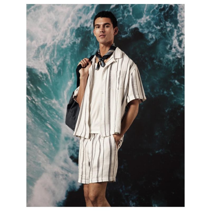 American Eagle Men White Poolside Striped Button-Up Shirt (XS)