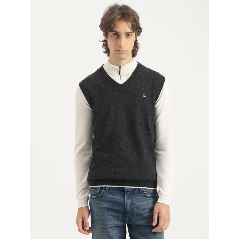 United Colors of Benetton Black Regular Fit V-Neck Solid Lambswool Vest Sweater (S)