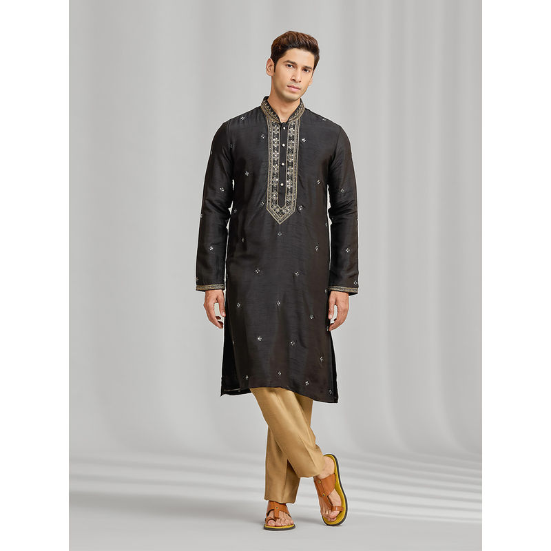 Kora by Nilesh Mitesh Black Embroidered Mandarin Neck Kurta Pant With Dupatta (38)