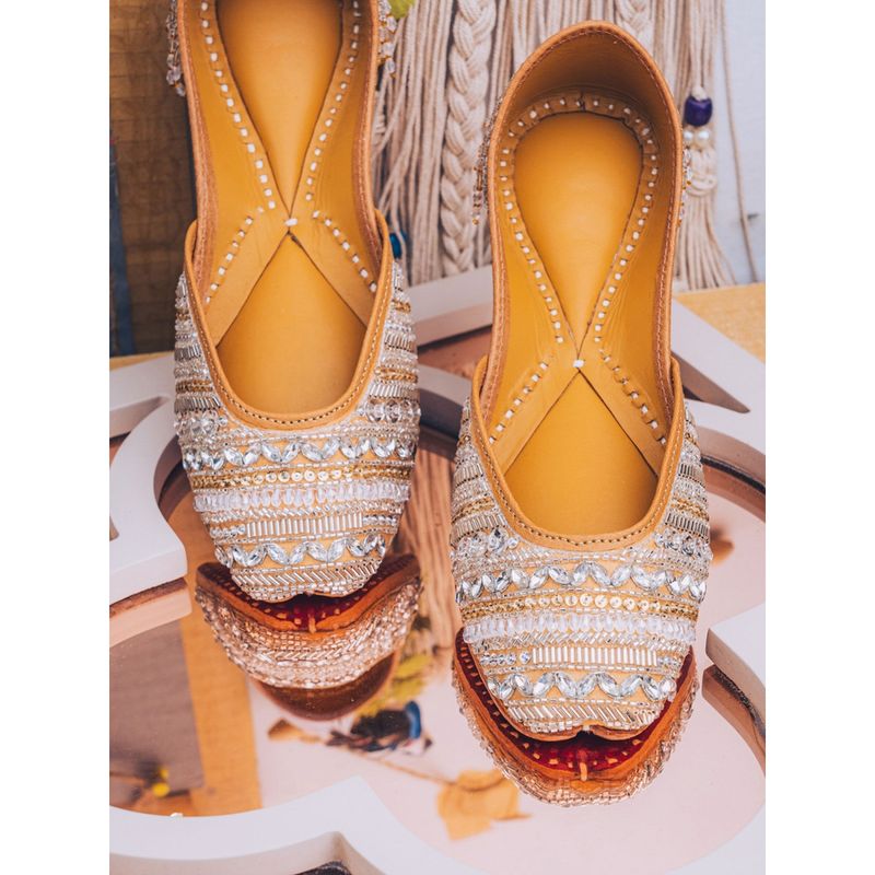 NR BY NIDHI RATHI Embellished Off White Juttis (EURO 37)