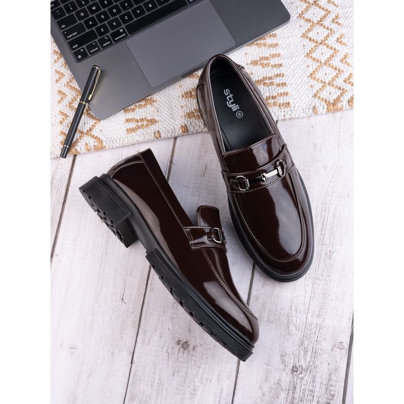 Styli Men's Burgundy PU Horsebuckle Chunky Loafers (EURO 40)