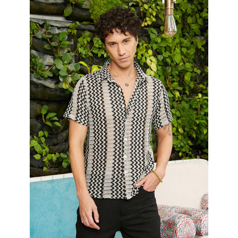 Campus Sutra Men Daisy White and Charcoal Black Zigzag-Knit Shirt (M)