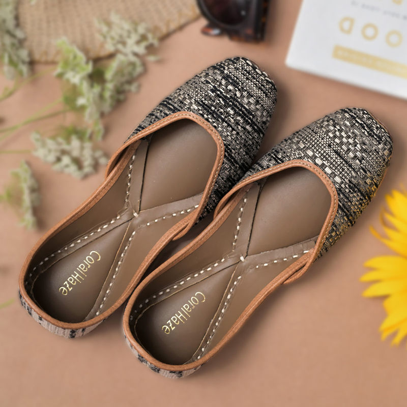 Coral Haze Black And White Jacqaurd Juttis With Contrast Jacquard Back (Euro 36)