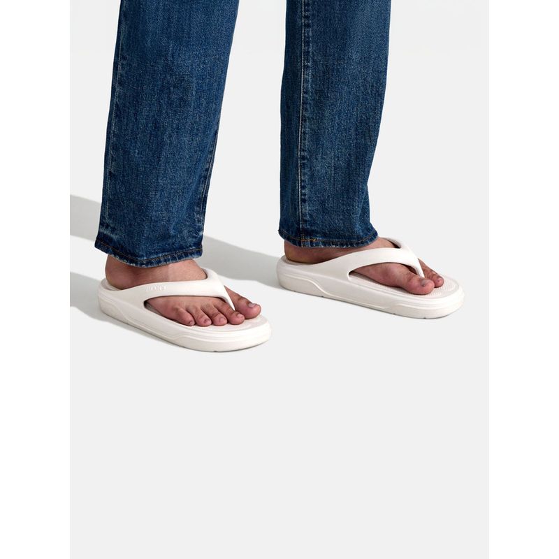 Neeman's Unisex White Solid Cushers Flipflops (UK 7)
