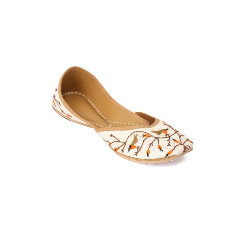 NR BY NIDHI RATHI White Printed Handcrafted Leather Ethnic Juttis (EURO 36)