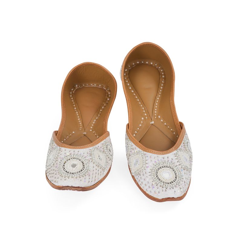 NR BY NIDHI RATHI White Pearl and Silver Handcrafted Leather Ethnic Juttis (EURO 36)