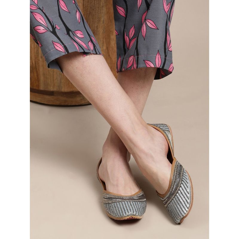 GLAM STORY Handcrafted Silver Beaded Punjabi Punjabi Jutti (EURO 36)