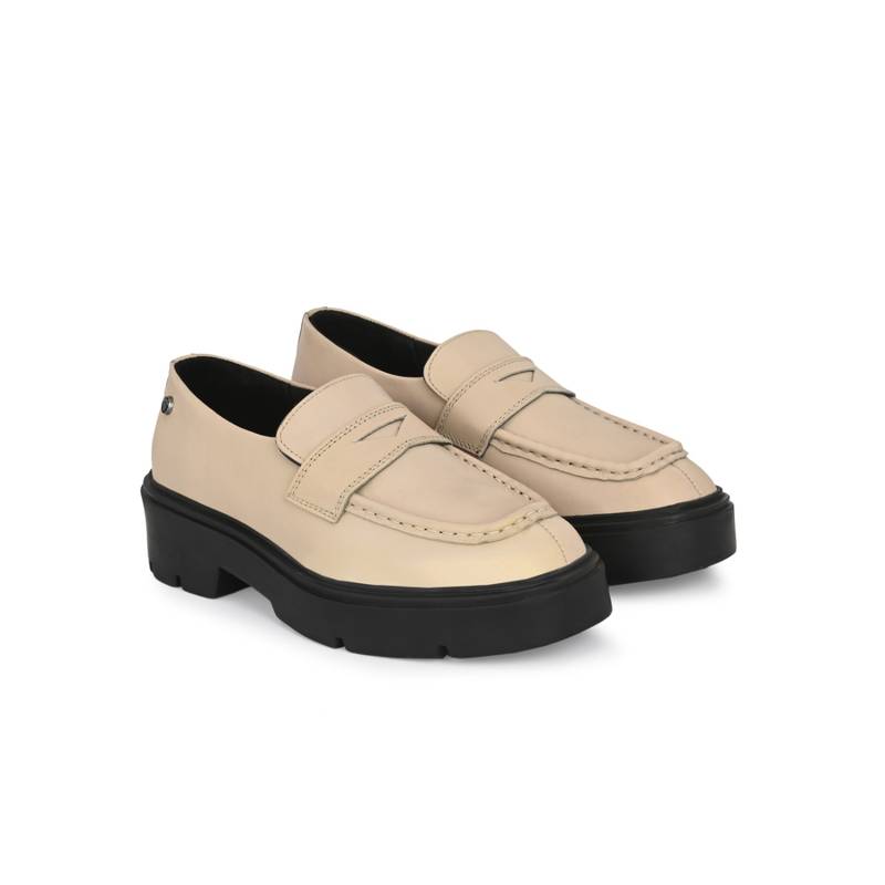 Delize Womens Off White Solid Loafers (UK 3)
