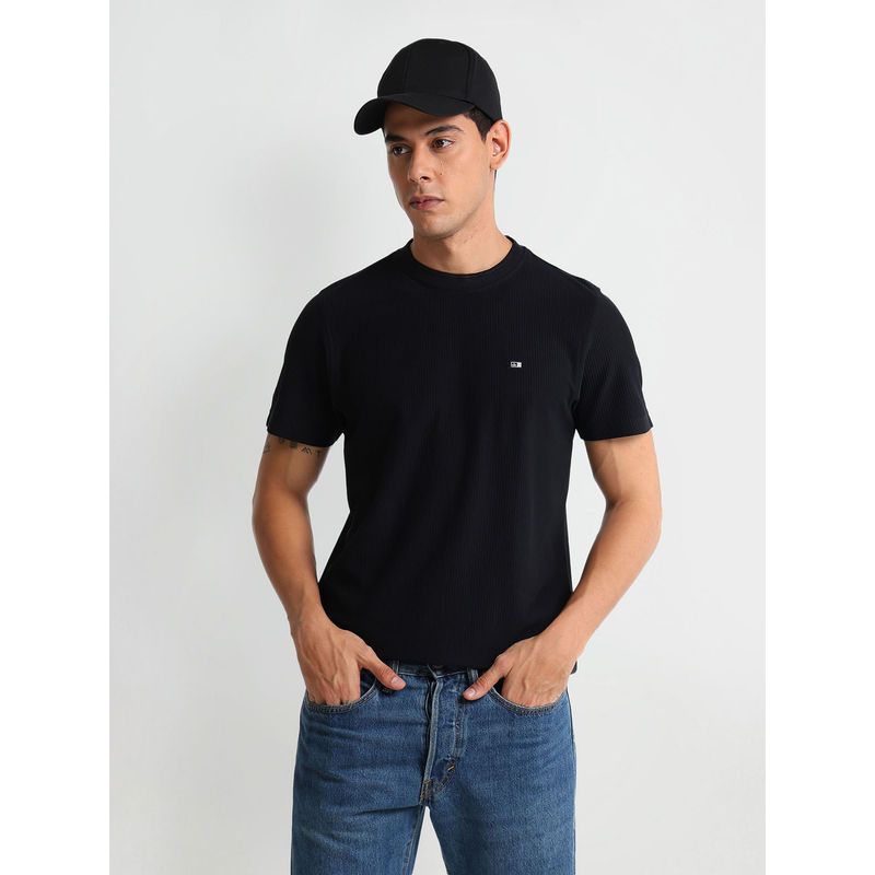 Arrow Sports Black Solid Knit Regular Fit T-Shirt (M)