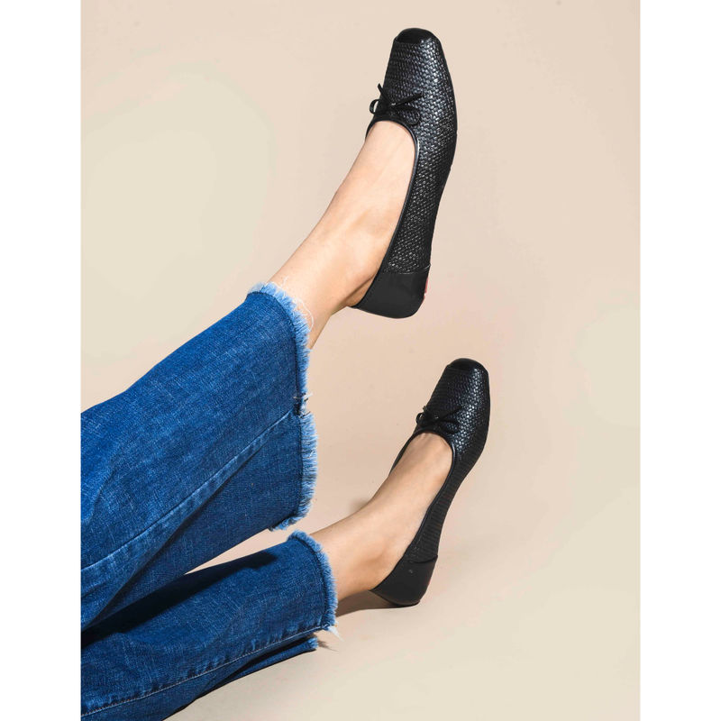 SHUZ TOUCH Textured Round Toe Black Ballerinas (EURO 40)