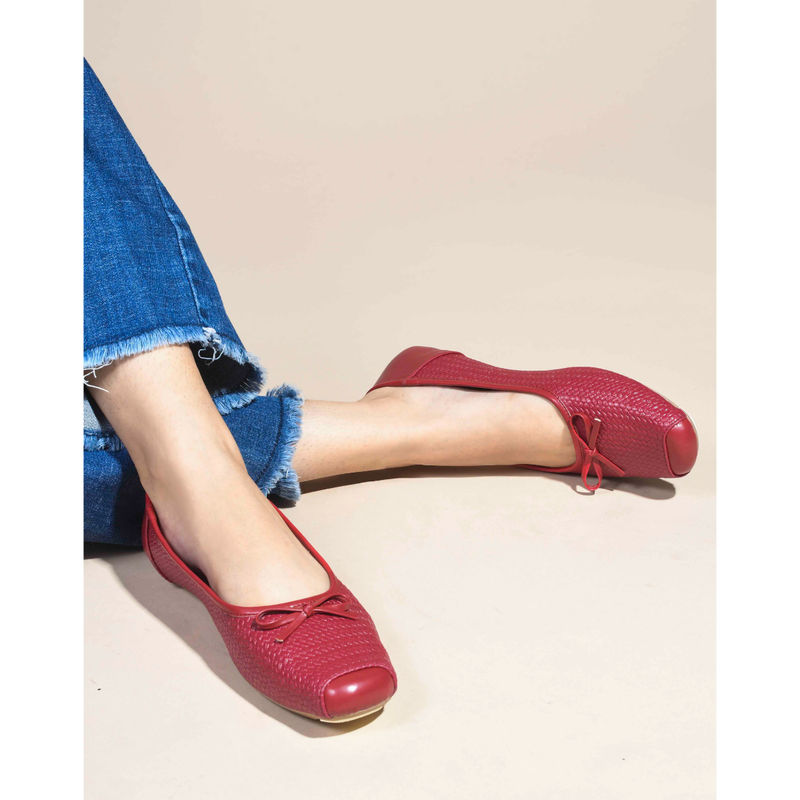 SHUZ TOUCH Textured Round Toe Cherry Maroon Ballerinas (EURO 38)