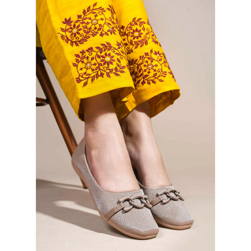 SHUZ TOUCH Buckled Round Toe Chikku Beige Ballerinas (EURO 36)