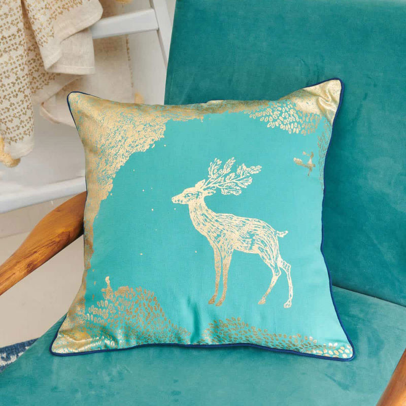Cushions with shop deer on them