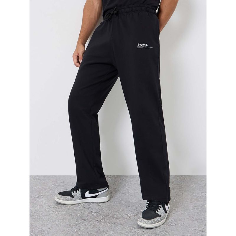 Styli Men Black Minimal Pocket Print Open Hem Relaxed Fit Trackpant (M)