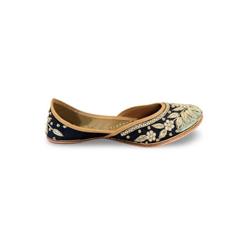 Devano Women Saanjh Black Embroidery Juttis (EURO 36)