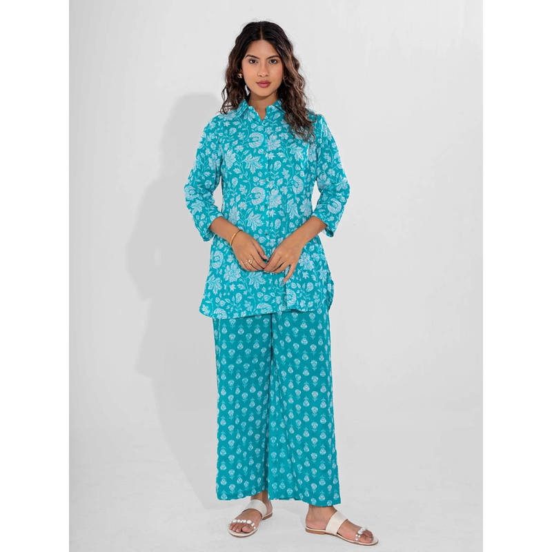 FEATHERS CLOSET Blue Printed Relaxed Fit Kurti and Pyjama (S/M)