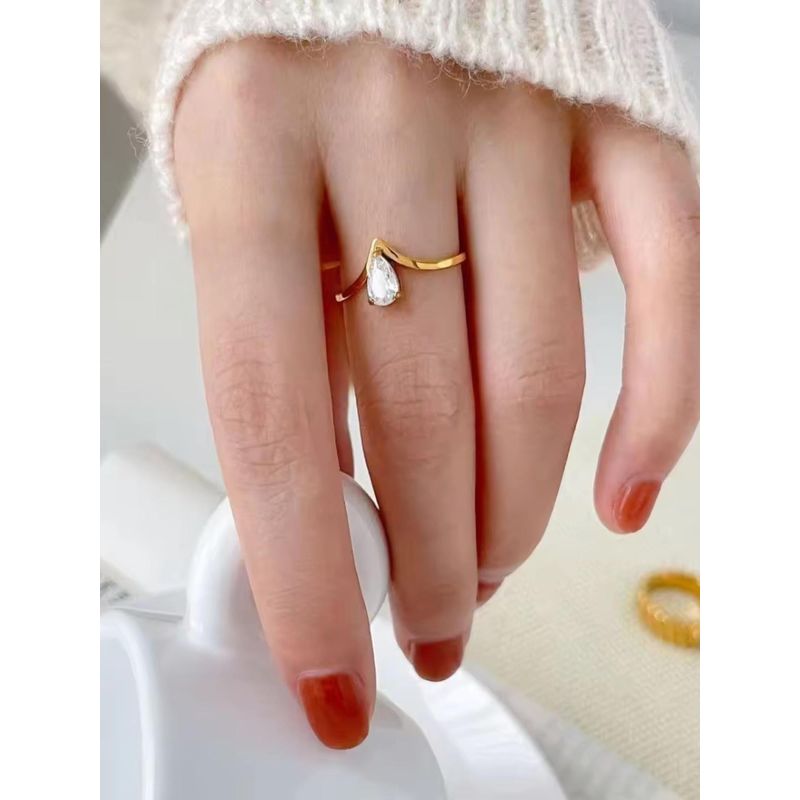 Inaya Accessories Modern 18Kt Gold Plated Teardrop V Shaped Zircon Finger Ring (6)