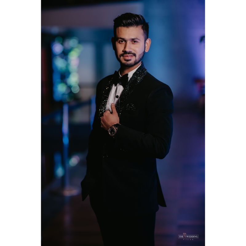 CONTRAST BY PARTH Black Classic Lusture Tuxedo (Set of 5) (XS)