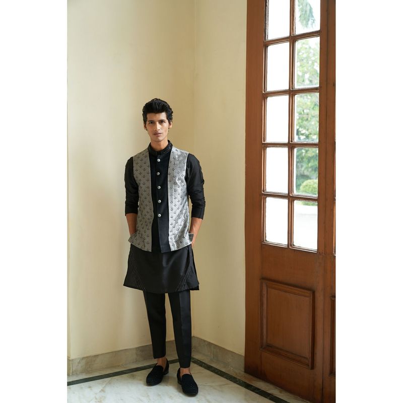 CONTRAST BY PARTH Sheen Black Nehru Jacket with Kurta & Pant (Set of 3) (XS)