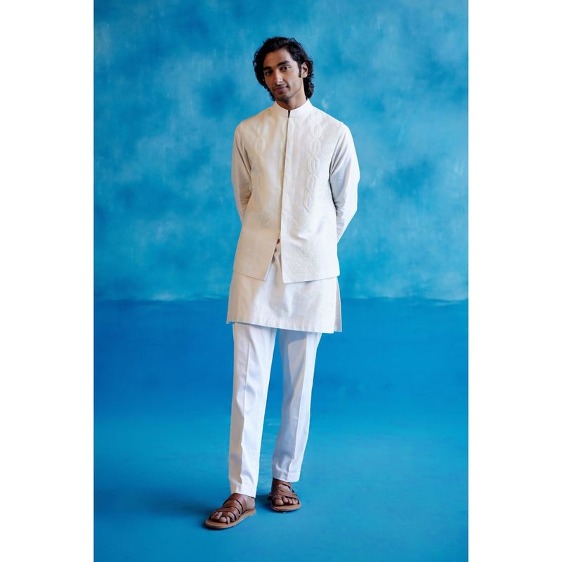 Devnaagri Ivory Kurta With Pant And Bundi jacket (Set of 3) (XS)