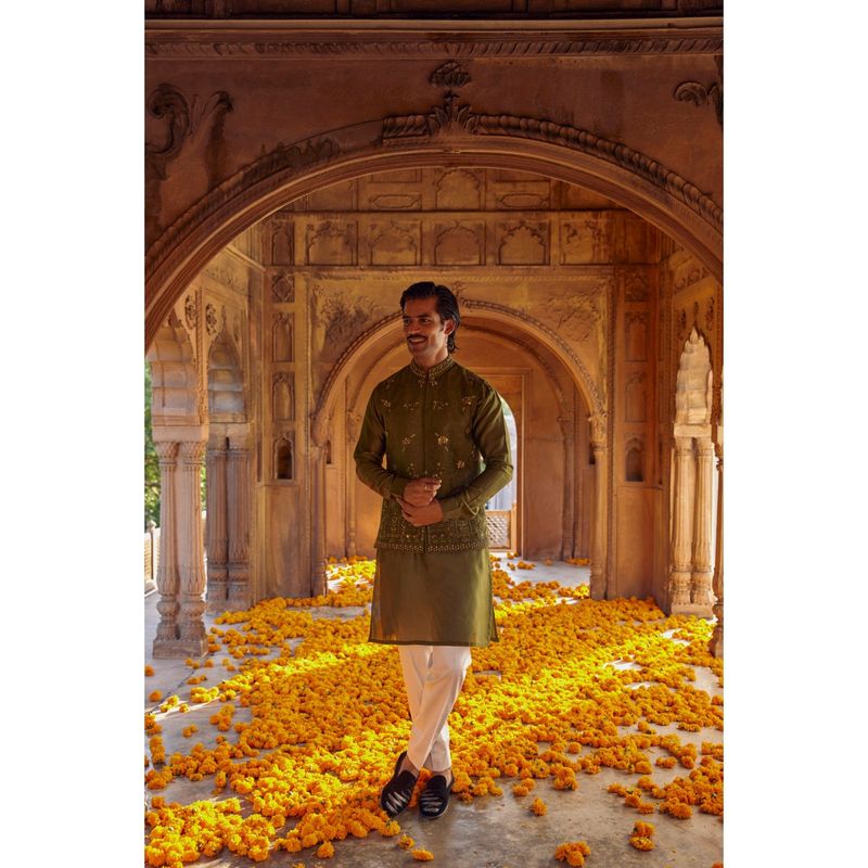 STUDIO BAGECHAA Mohak Embroidered Nehru Jacket with Kurta and Pant (Set of 3) (XS)