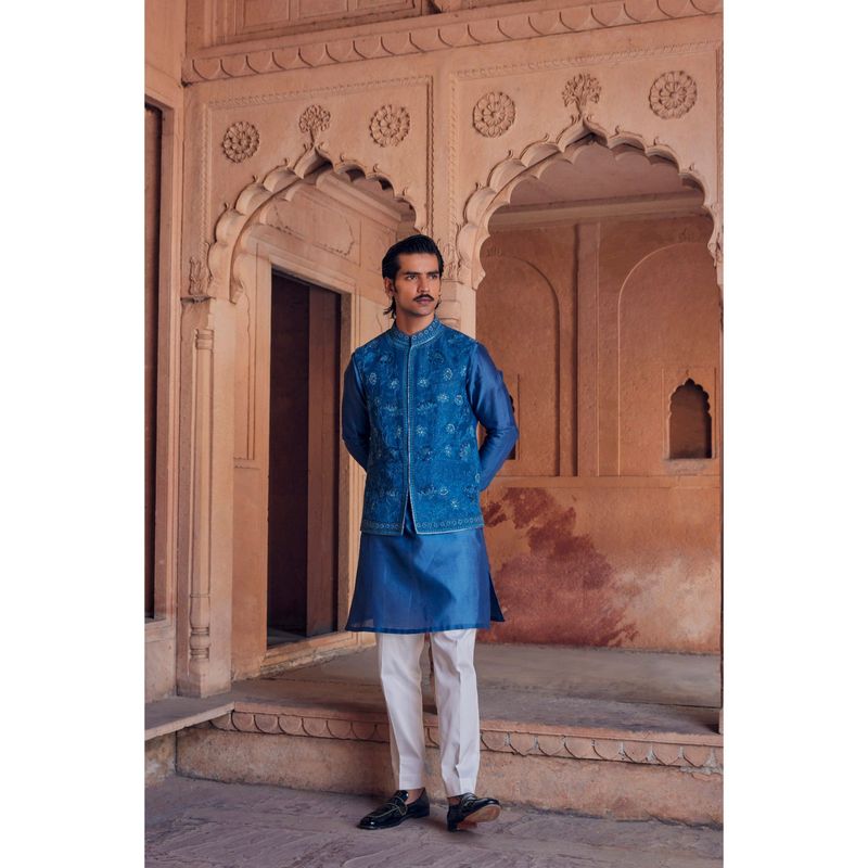 STUDIO BAGECHAA Vasl Kurta and Pant with Embroidered Nehru Jacket (Set of 3) (XS)