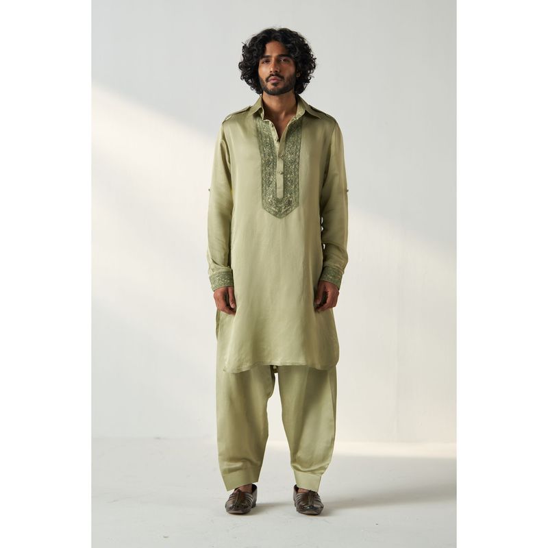 STUDIO BAGECHAA Olive Rihan Pathani Kurta with Salwar (Set of 2) (XS)