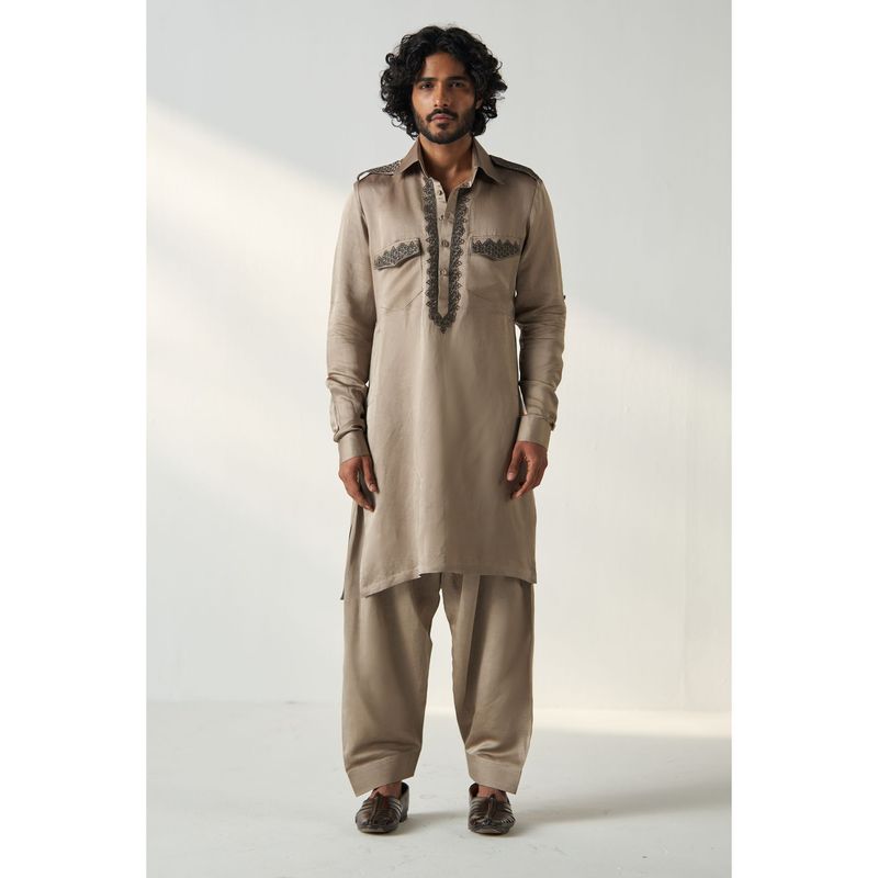 STUDIO BAGECHAA Grey Parv Pathani Kurta with Salwar (Set of 2) (XS)