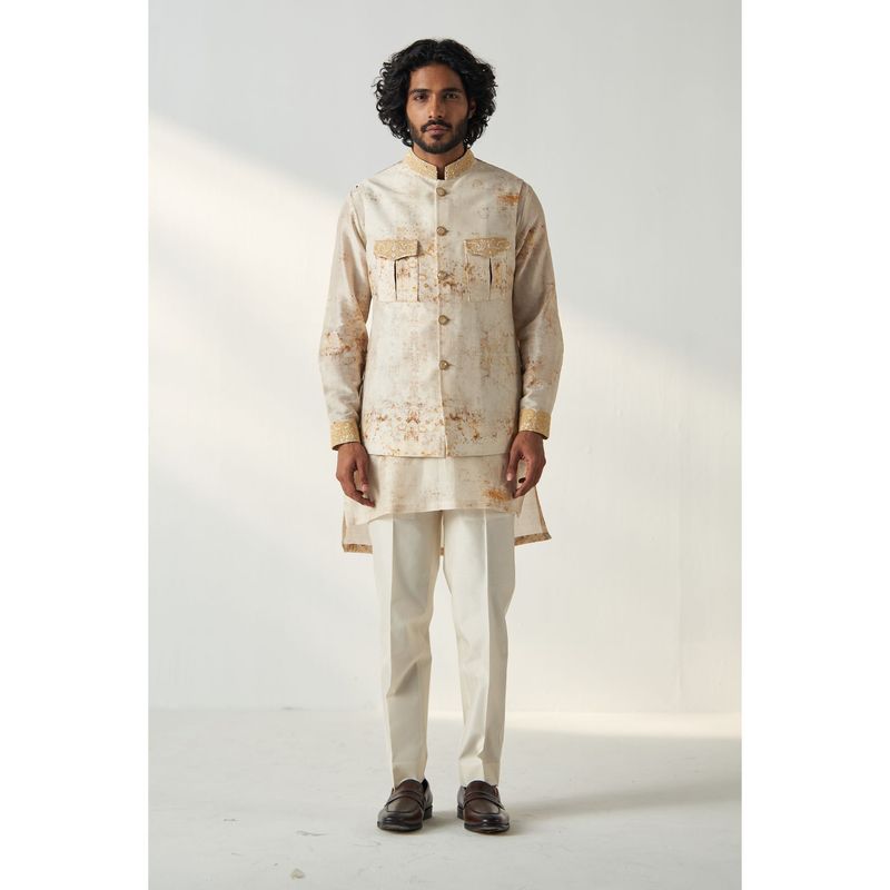 STUDIO BAGECHAA Off White Nayaan Kurta with Pant and Nehru Jacket (Set of 3) (XS)