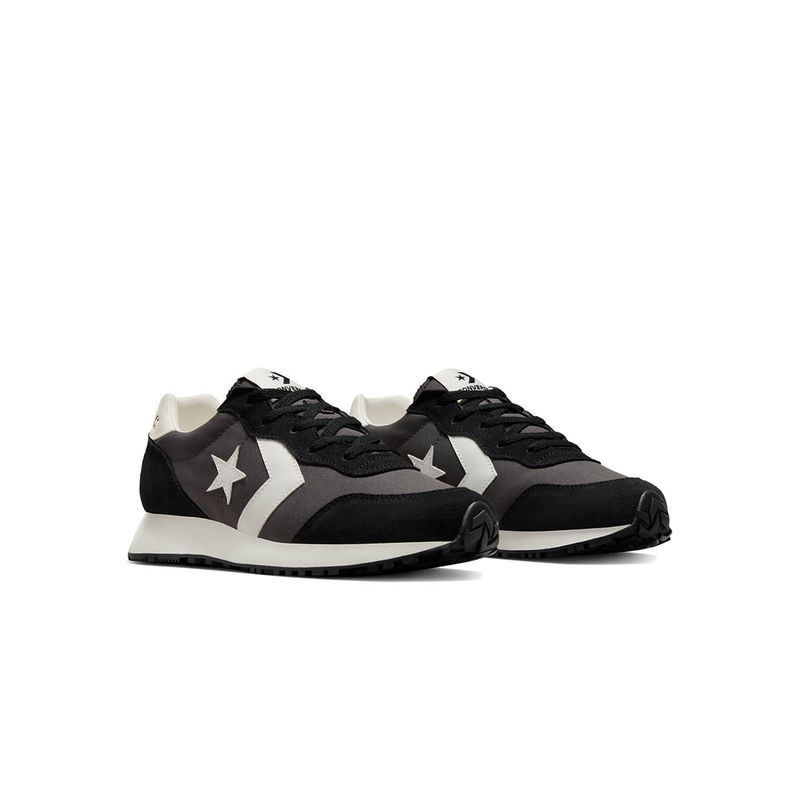 Converse Unisex Omega Trainer Low Top Sneaker (UK 7)