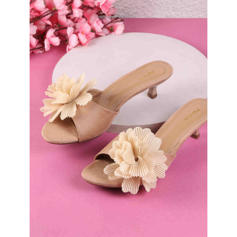 Mochi Women Beige Casual Kitten Heels (EURO 39)