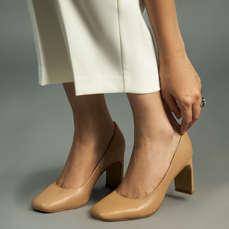 Heel Your Sole Beige Kat Mocha Pumps Heels (EURO 36)
