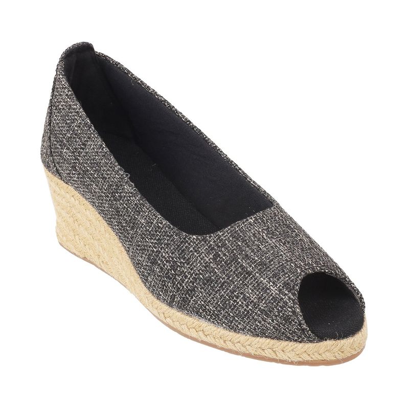 womans black wedges