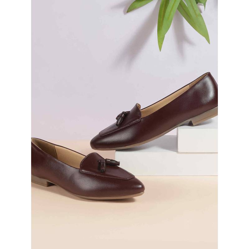 Mochi Burgundy Synthetic Pointed Toe Loafers (EURO 36)