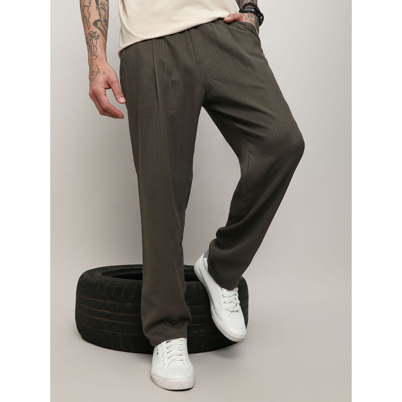 Campus Sutra Men's Army Green Solid Tailored Trousers (30)