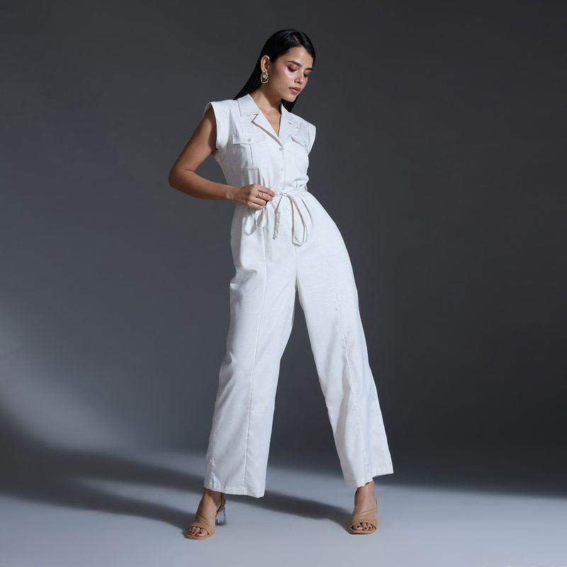 Twenty Dresses by Nykaa Fashion Off White Solid Lapel Collar Sleeveless Jumpsuit (Set of 2) (L)
