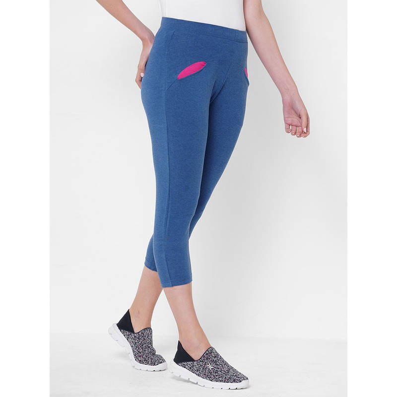 Sweet Dreams Women Solid Blue Capri Tights (M)