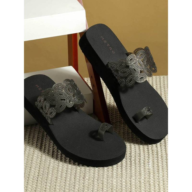 Metro Women Black Sandals (EURO 37)