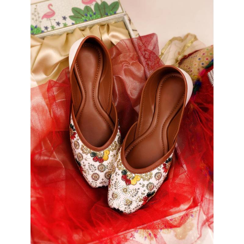 YASSIO Women Reem White Thread Embroidered Juttis (UK 4)