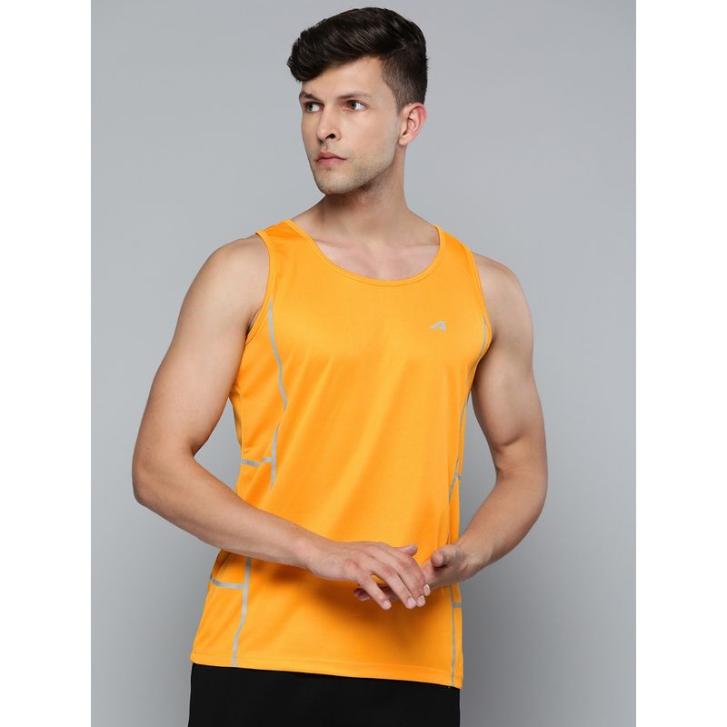 Alcis Men Yellow Silver-Toned Solid Slim Fit T-shirt (L)