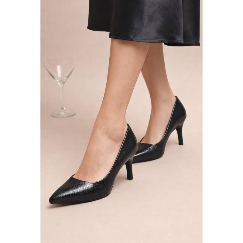 The White Pole Womens Black Gorgeous Pointed Toe Pump Heels (EURO 35)