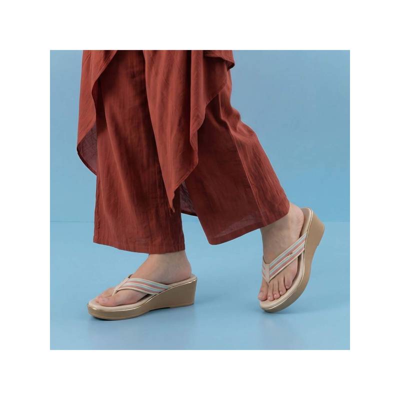 Mochi Women'S Beige Casual Wedge Heels (UK 3)