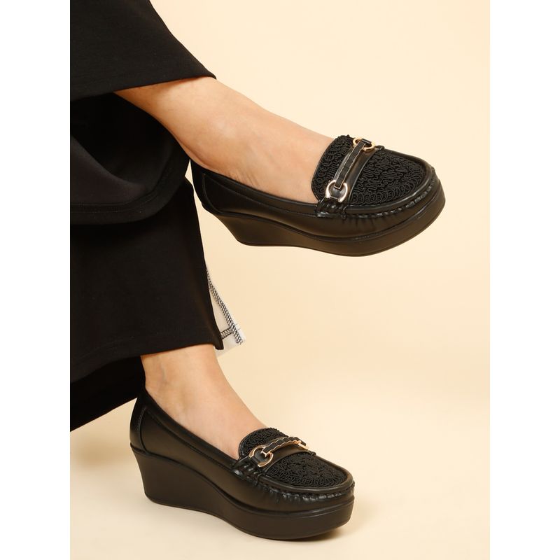 Flat n Heels Women Black Loafers (EURO 39)