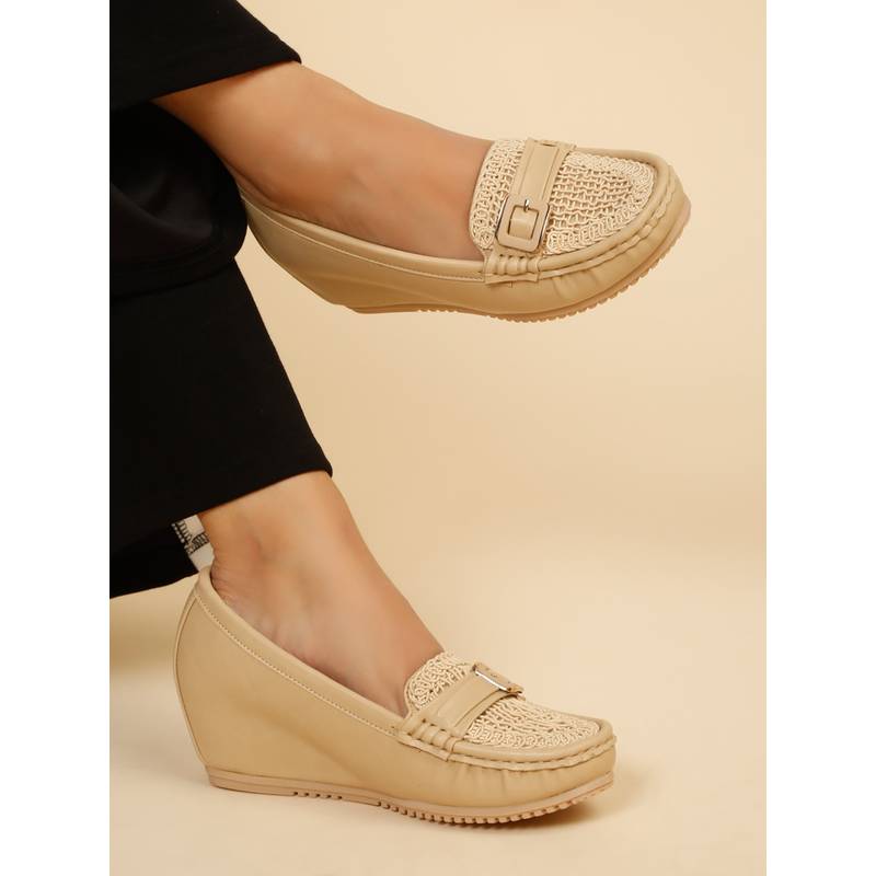 Flat n Heels Women Beige Loafers (EURO 37)